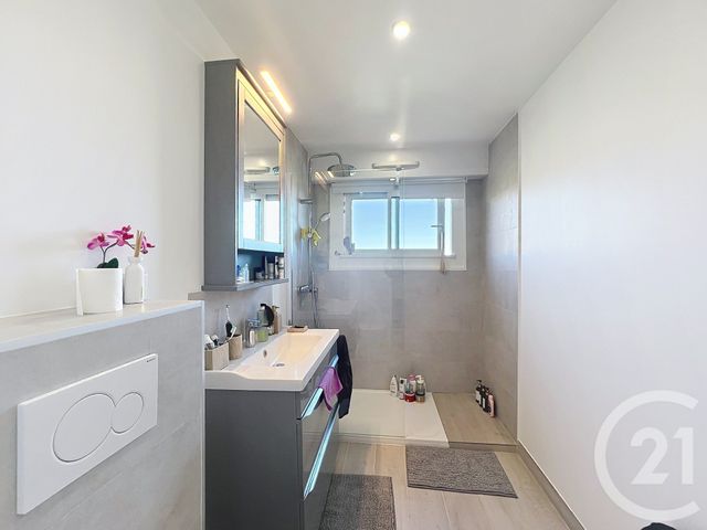 Appartement Studio &agrave; louer - 1 pi&egrave;ce - 29,23 m2 - Mandelieu La Napoule - 06 - PROVENCE-ALPES-COTE-D-AZUR