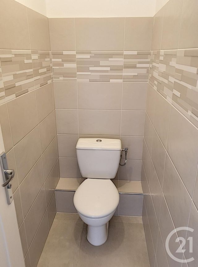 Appartement F3 &agrave; louer - 3 pi&egrave;ces - 83,34 m2 - Mandelieu La Napoule - 06 - PROVENCE-ALPES-COTE-D-AZUR