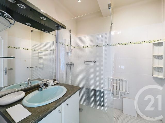 Appartement T4 &agrave; louer - 4 pi&egrave;ces - 85,43 m2 - Mandelieu La Napoule - 06 - PROVENCE-ALPES-COTE-D-AZUR