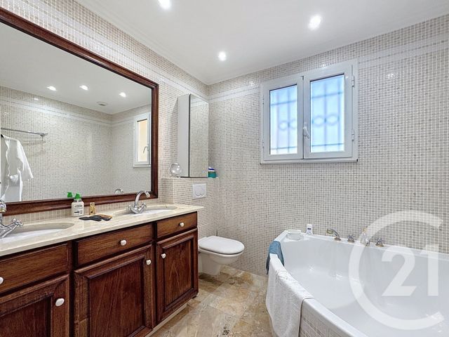 Appartement F7 et + &agrave; vendre - 7 pi&egrave;ces - 169,77 m2 - Mandelieu La Napoule - 06 - PROVENCE-ALPES-COTE-D-AZUR