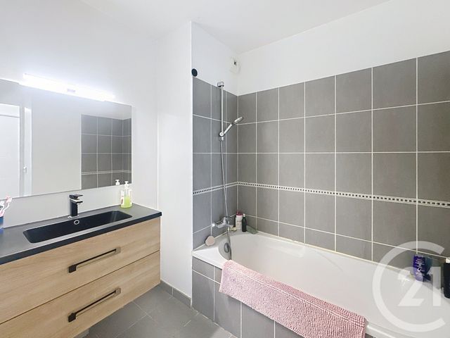 Appartement F3 &agrave; vendre - 3 pi&egrave;ces - 60,30 m2 - Mandelieu La Napoule - 06 - PROVENCE-ALPES-COTE-D-AZUR