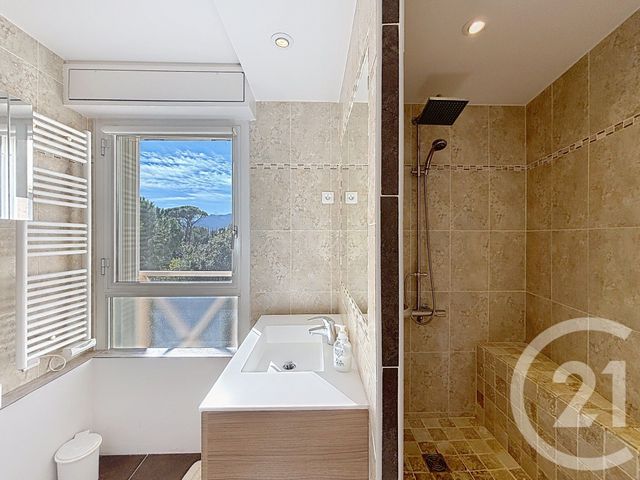 Appartement F5 &agrave; vendre - 5 pi&egrave;ces - 116,36 m2 - Mandelieu La Napoule - 06 - PROVENCE-ALPES-COTE-D-AZUR